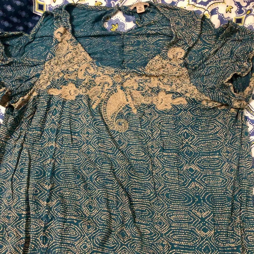 Lucky Brand 1X Peep Shoulder Tee